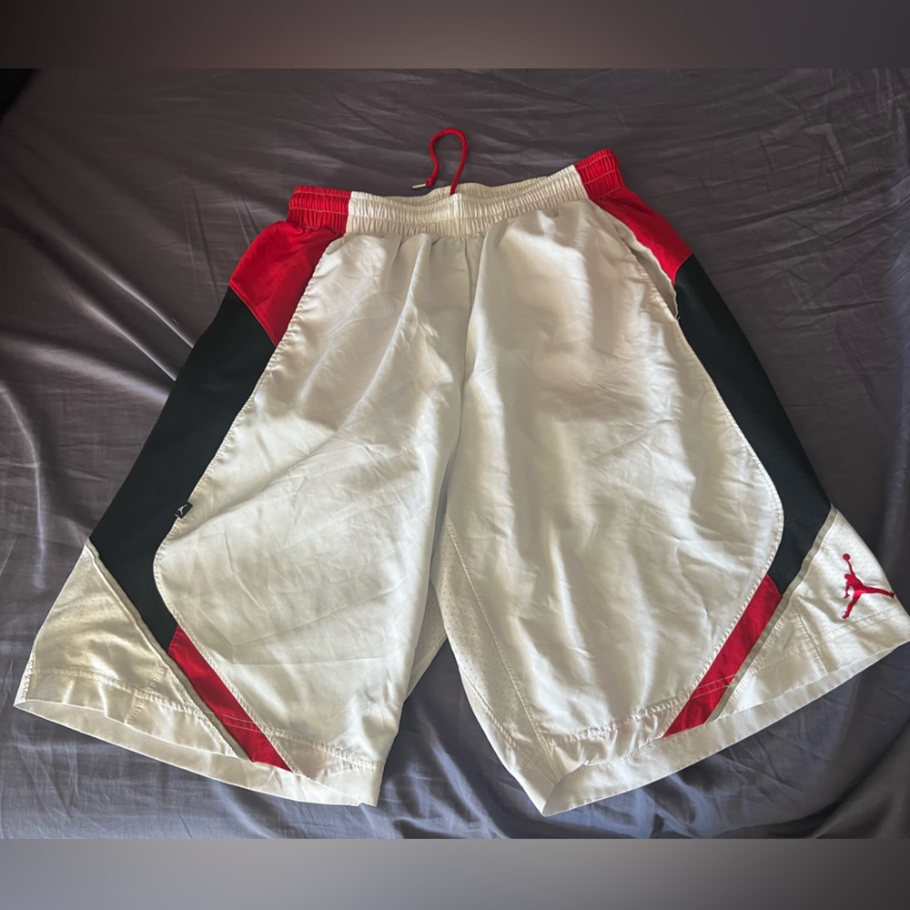 LARGE JORDAN BASKETBALL SHORTS